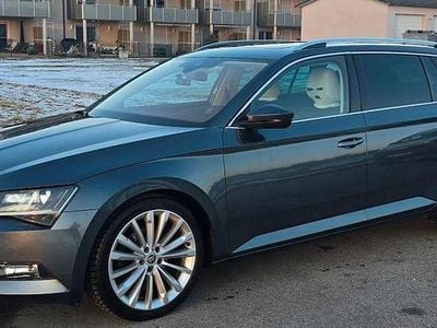 Grau Gebraucht 2018 Skoda Superb Kombi | 19.500 € (Etwas zu teuer)