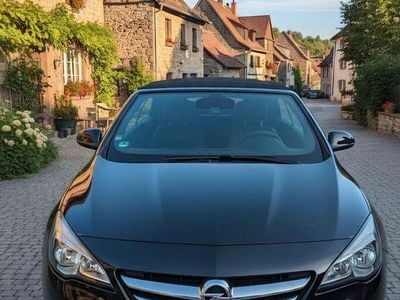 Second-hand Opel Cascada Innovation 140 CP (102 kW) 2016 Negru Cabrio