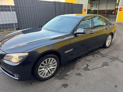 Gebraucht BMW 740 Shadowline 306 PS (225 kW) 2010 Grau Limousine