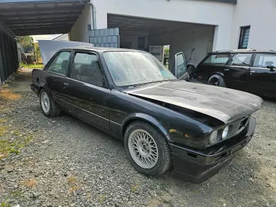 Gebraucht BMW 318 140 PS (102 kW) 1990 Schwarz Coupé