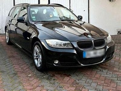 Schwarz Gebraucht 2012 BMW 318 Sport Line Kombi | 5.500 € (Guter Preis)