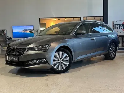 Gebraucht Skoda Superb Style 150 PS (110 kW) 2023 Grau Kombi