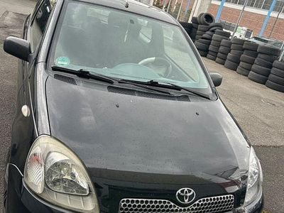 Gebraucht Toyota Yaris 68 PS (50 kW) 1999 Schwarz Limousine