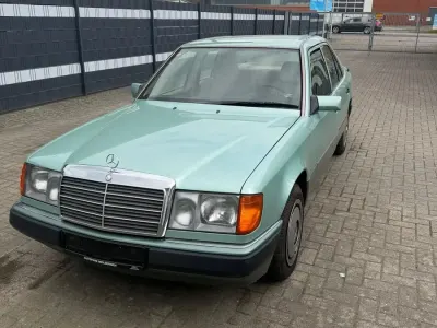 Gebraucht Mercedes 200 75 PS (55 kW) 1992 Grün Limousine