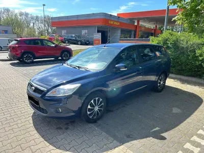 Gebraucht Ford Focus Trend 101 PS (74 kW) 2011 Blau Kombi