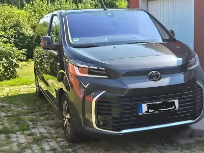 Gebraucht Toyota Proace Team 177 PS (130 kW) 2024 Grau Van / Kleinbus