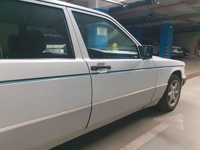Usata Mercedes 190 75 CV (55 kW) 1989 Bianco Berlina