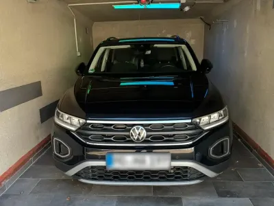 Usata VW T-Roc Life 115 CV (84 kW) 2022 Nero SUV