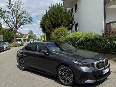 Grau Gebraucht 2023 BMW 520 Limousine | 43.500 € (Etwas zu teuer)