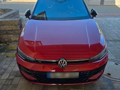 Gebraucht VW Passat R-line 193 PS (141 kW) 2024 Rot Kombi