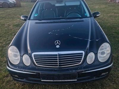 Gebraucht Mercedes E240 177 PS (130 kW) 2004 Schwarz Kombi
