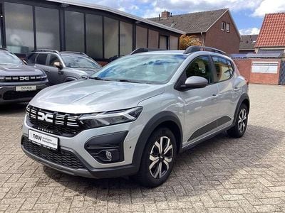 Moonstonegrau Gebraucht 2023 Dacia Sandero Expression Kleinwagen | 16.890 € (Fairer Preis)