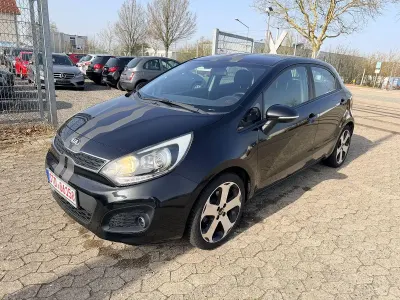 Gebraucht Kia Rio Spirit 109 PS (80 kW) 2012 Schwarz Limousine