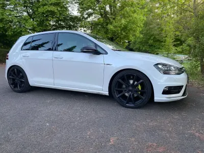 Używany VW Golf VII Highline 140 KM (102 kW) 2013 Biały Sedan/Limuzyna