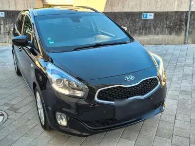 Gebraucht Kia Carens 136 PS (100 kW) 2015 Schwarz Van / Kleinbus