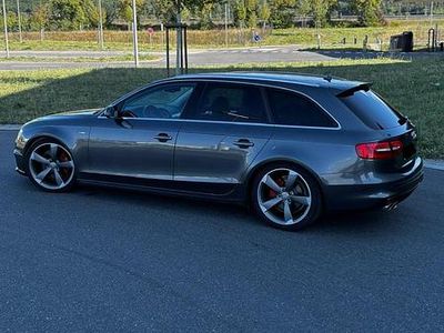 Grau Gebraucht 2015 Audi A4 Sport Kombi | 10.999 € (Fairer Preis)