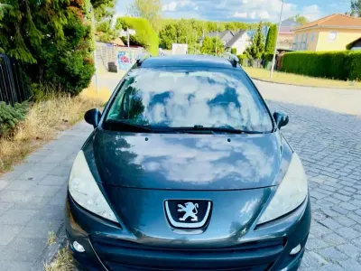 Gebraucht Peugeot 207 Tendance 95 PS (69 kW) 2010 Grau Kombi