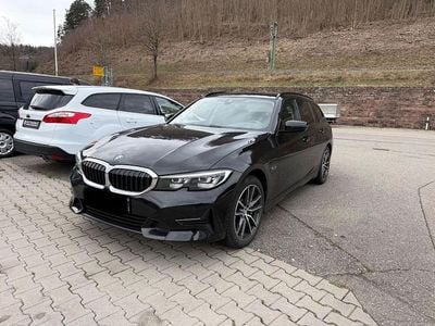 Gebraucht BMW 330e Sport Line 184 PS (135 kW) 2022 Schwarz Kombi