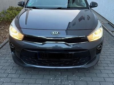 Gebraucht Kia Rio DREAM-TEAM Edition 101 PS (74 kW) 2019 Grau Limousine