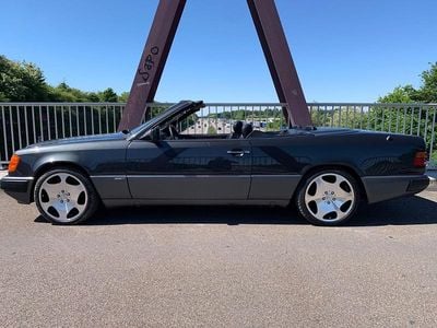 Usata Mercedes E300 Sportline 220 CV (161 kW) 1992 Nero Cabrio