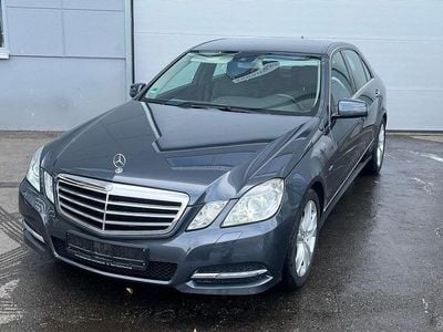 Grau Gebraucht 2011 Mercedes E200 Limousine | 10.990 € (Fairer Preis)