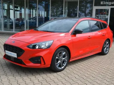 Gebraucht Ford Focus ST-Line 125 PS (91 kW) 2019 Rot Limousine