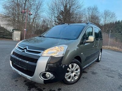 Grün Gebraucht 2010 Citroën Berlingo XTR Van / Kleinbus | 4.490 € (Fairer Preis)