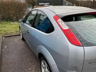 Gebraucht Ford Focus 101 PS (74 kW) 2004 Silber Limousine