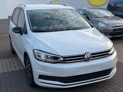 Gebraucht VW Touran IQ Drive 116 PS (85 kW) 2020 Weiß Van / Kleinbus