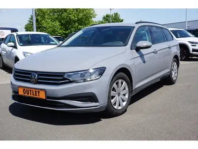 Gebraucht VW Passat 150 PS (110 kW) 2023 Mondsteingrau Kombi