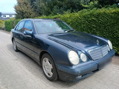 Gebraucht Mercedes 200 116 PS (85 kW) 2000 Blau Limousine