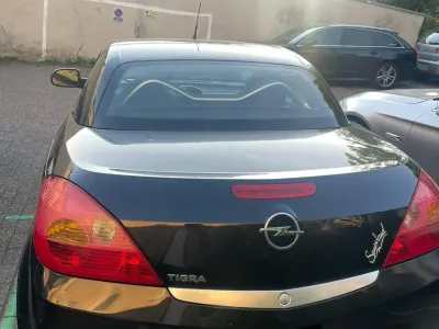 Usata Opel Tigra 90 CV (66 kW) 2004 Nero Cabrio