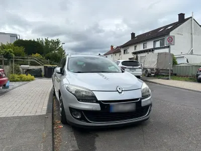 Gebraucht Renault Mégane GrandTour Dynamique 131 PS (96 kW) 2012 Silber Kombi