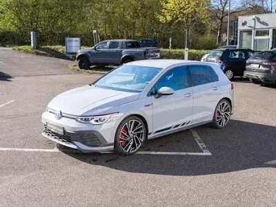 Używany VW Golf VIII GTI Clubsport 301 KM (221 kW) 2023 Szary Sedan/Limuzyna