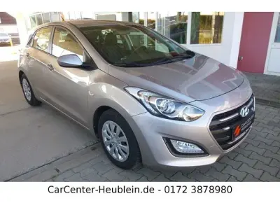 Gebraucht Hyundai i30 Classic 101 PS (74 kW) 2017 White sand (metallic) Limousine
