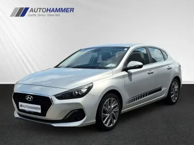 Gebraucht Hyundai i30 Trend 140 PS (102 kW) 2020 Silber Limousine