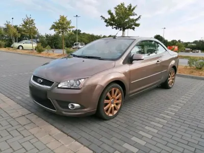 Gebraucht Ford Focus Cabriolet 140 PS (102 kW) 2007 Gold Cabrio