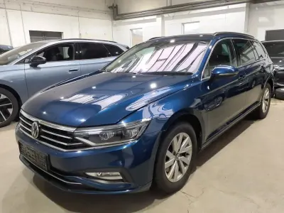 Gebraucht VW Passat Business 150 PS (110 kW) 2023 Blau Kombi