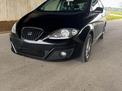 Second-hand Seat Altea XL 105 CP (77 kW) 2013 Negru Monovolum