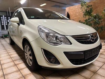 Weiß Gebraucht 2011 Opel Corsa Satellite Coupé | 3.490 € (Fairer Preis)