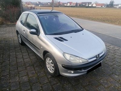 Silber Gebraucht 2001 Peugeot 206 Premium Kleinwagen | 3.900 € (Teuer)