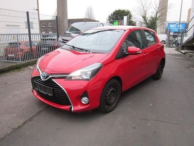 Rot Gebraucht 2017 Toyota Yaris Edition-S Limousine | 8.490 € (Superpreis)
