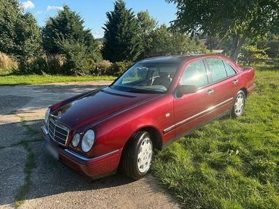 Second-hand Mercedes E240 170 CP (125 kW) 1998 Berlinǎ