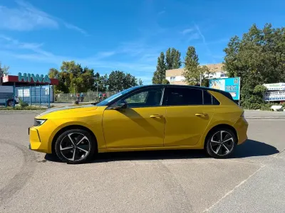 Gebraucht Opel Astra Elegance 131 PS (96 kW) 2023 Gold Kleinwagen