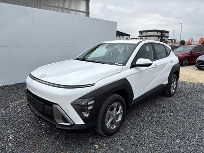 Neu Hyundai Kona Style 100 PS (73 kW) 2025 Weiss saw SUV