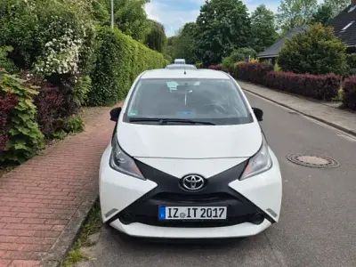 Gebraucht Toyota Aygo 69 PS (50 kW) 2017 Weiß Kleinwagen