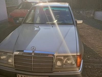Beige Gebraucht 1990 Mercedes 260 Limousine | 6.500 €