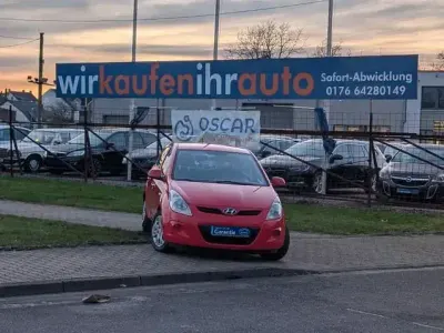 Gebraucht Hyundai i20 Comfort 101 PS (74 kW) 2009 Rot Kleinwagen