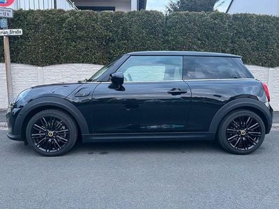Gebraucht Mini Cooper SE 135 kW (184 PS) 2023 Schwarz Kleinwagen