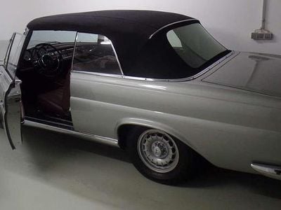 Second-hand Mercedes 250 SE 150 CP (110 kW) 1967 Argintiu Cabrio